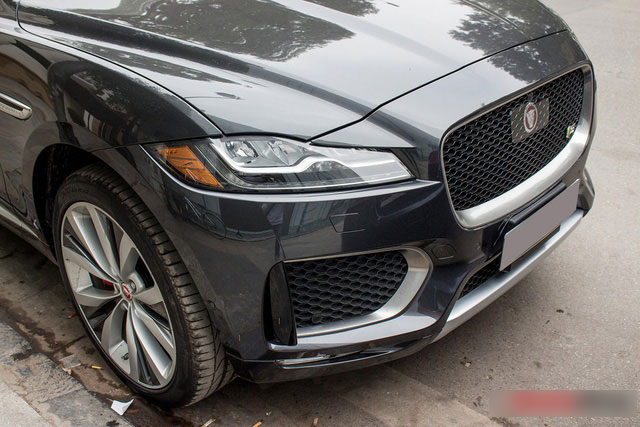 SUV thể thao Jaguar F-Pace S đầu tiên xuất hiện tại Việt Nam